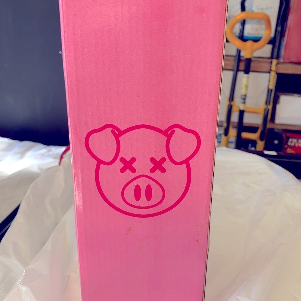 Shane Dawson/Jeffree Star pig tumbler with pink straw
